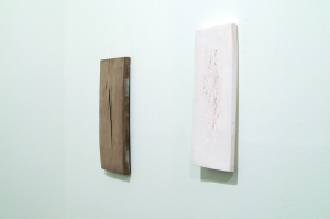 흙 판 구겼다 폈다…흙 소재 세라믹 작품展