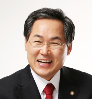 우윤근 의원 “내년 4월 총선서 개헌 국민투표” 제안