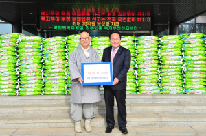 군위군 부계면 제2석굴암 법등스님, 독거노인에 쌀 기증