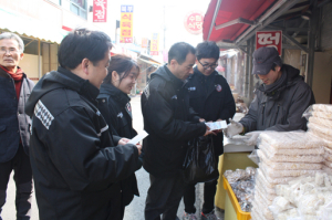 市 공무원들, 전통시장 살리기 ‘솔선’