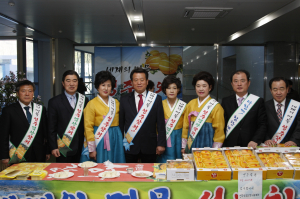 성주군, 도로公 본사 직원 대상 참외 직판행사 ‘호응’